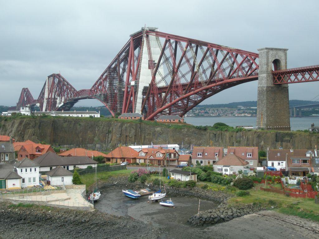 Firth of Forth, Edinburgh, Skotsko 2 466 m dlouhý