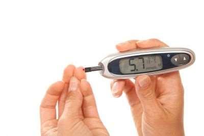 měří glykémie. Hodnotí se, jakým způsobem je slinivka schopna produkovat inzulín a tím reagovat na zvýšení cukru v krvi. Obr. 1. Glukometr k měření hladiny cukru v krvi http://www.diabetolodzy.