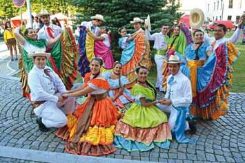 tance, orchestr tamburas Bisernica (tradiční strunné nástroje) a sbory smíšený, ženský a dětský.