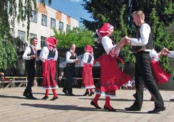 Český folklorní spolek ŽITOMIR Žitomir, UKRAJINA Folklorní soubor MATENÍK Lidová muzika OSMINKA Praha, ČESKÁ REPUBLIKA Pěvecký sbor Žitomir je jedním z těles krajanské organizace Žitomirského spolku