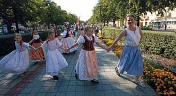 cz Dětský folklorní soubor ÚSMĚV Opava, ČESKÁ REPUBLIKA Dětský folklorní soubor KRASNIČANEK Ostrava, ČESKÁ REPUBLIKA Dětský folklorní soubor Krasničanek vznikl pod Základní uměleckou školou H.