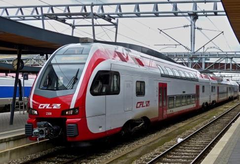 1.2 Příklady existujících jednotek Na obrázcích jsou uvedeny příklady dvoupodlaţních elektrických jednotek