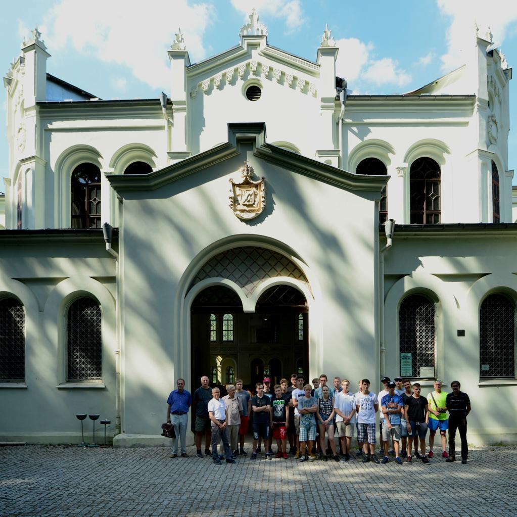 2. ÚVOD Střední průmyslová škola Tachov, Světce 1 byla pověřena organizací Řemeslného kempu pro školní rok 2016/2017. Kemp se uskutečnil ve dnech 20.6 až 23. 6. 2017.