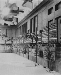 Howard Eiken (1900-1973) - 1943 - MARK 1 - oddělená paměť dat a programu ENIAC 1946 Technické prostředky počítačové techniky inspirován pracemi Ch.