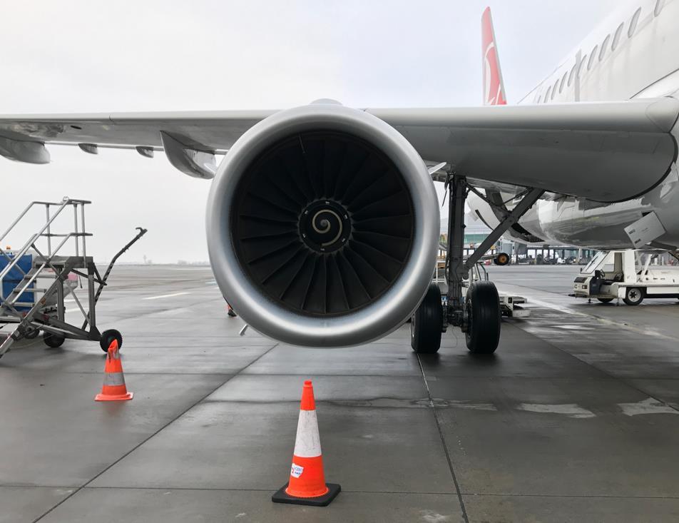 Ramp Supervisor se připojí přes speciální kabel k letadlu.