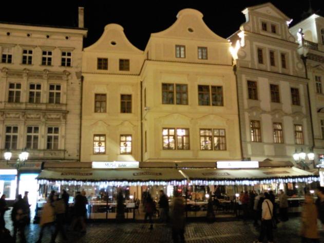 Při ohlédnutí za historií institucí vyniknou také místa, která byla svědkem začátku důležitých aktivit.