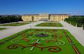 das Schloss Schönbrunn - die Sommerresidenz der Kaiser - es