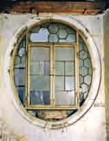 40 Hodnota a význam historických výplní okenních otvorů, okenic a výkladců (Alfréd Schubert) Hodnota a význam historických výplní okenních otvorů, okenic a výkladců