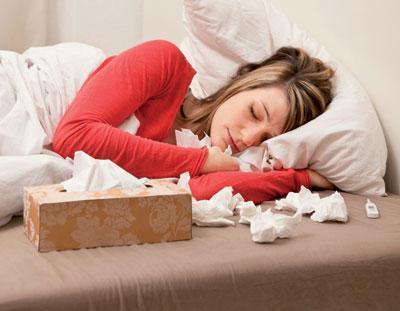 Zajímavosti: Chřipková epidemie propukla naplno Chřipka je nakažlivé virové onemocnění, které postihuje převážně dýchací cesty (kašel, rýma) a má výrazné celkové příznaky (horečka, bolesti svalů,