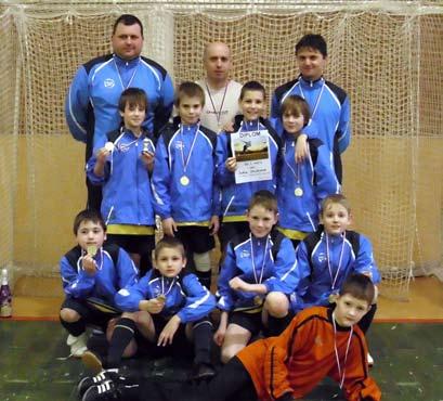 Fotbalová Jiskra vychovává mladé fotbalisty, ti sbírají poháry při turnajích Nadějný fotbalový potěr nezahálí ani v zimě.