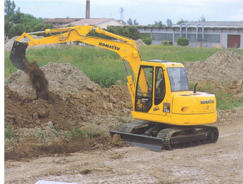 stabilitu stroje. Motor Motor KOMATSU dodává hrubý výkon 51 kw / 68 HP, èímž zajiš uje dostateènou rezervu kroutícího momentu a vysokou spolehlivost všech komponentù.