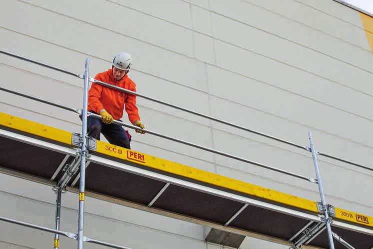 konzol nebo schodišť modulového lešení PERI UP Flex, bez dalšího příslušenství k rámu PERI UP Easy. Rychle a bez nářadí probíhá také montáž diagonál a zábradlí.