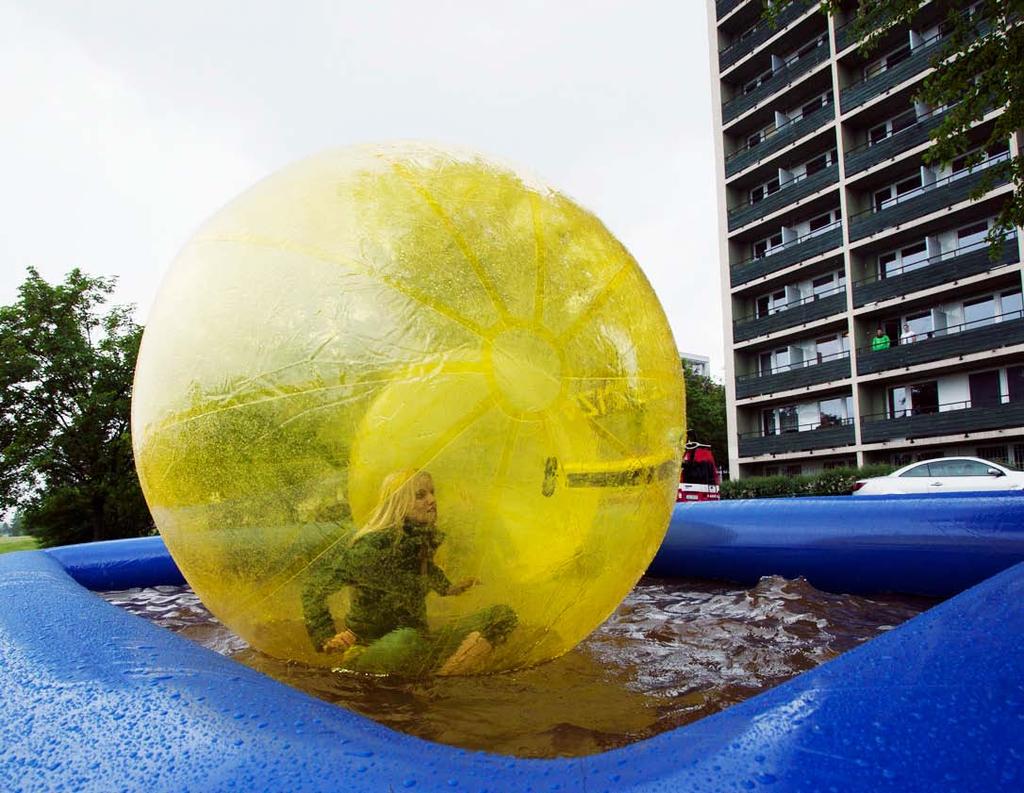ADRENALIN 45 Aquazorbing chůze po vodě v bublině Aquazorbing / Water ball S vodní koulí si užijete spoustu zábavy vy i přihlížející!