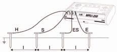 vzdálenost cca 40 m mezi zkoumaným zemničem a proudovou elektrodou.