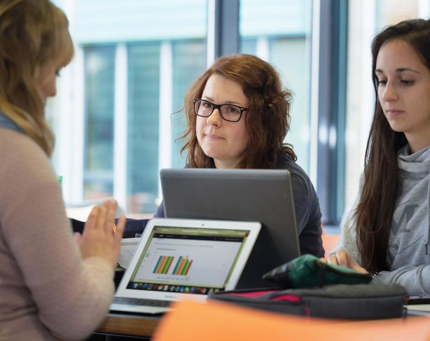 Kromě toho se můžete zapsat také do magisterských studijních oborů Management sociálního vývoje a Sociální gerontologie.