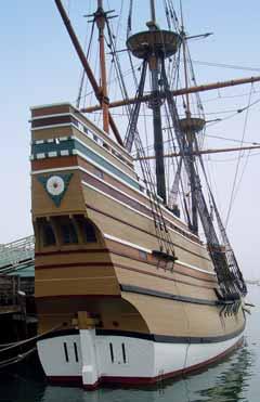 PLACHETNICE PLAVBA Do Bostonu mě nejvíce lákala padesátidělová fregata CONSTITUTION postavená v roce 1797, která je stále plavbyschopná a v seznamu válečných lodí amerického námořnictva figuruje na