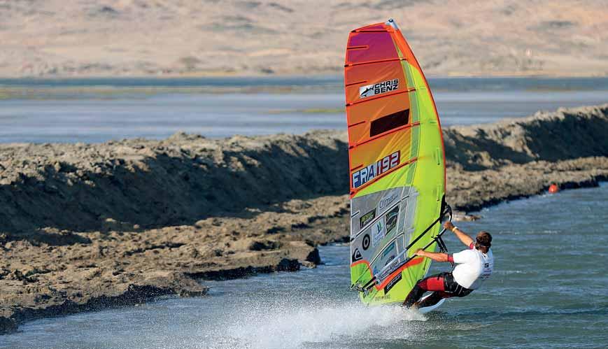 ZÁVODY WINDSURFING SVĚTOVÝ rekord ve windsurfi ngu Lüderitz Speed Challenge v Namibii Držitel světového rekordu Antoine Albeau z Francie Již od září se v namibijském kanálu Walvis Bay připravovala