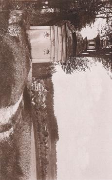 Čitelná je zde alej vedoucí k pile. (1900). Obr.