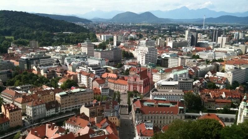 Toto město je centrem kultury, sídlem mnoha divadel, muzeí a galérií a pyšní se jednou z nejstarších filharmonických akademií světa.