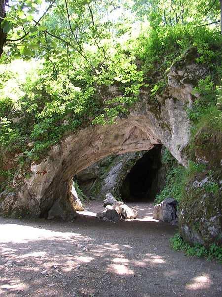 ANTROPOLOGIE A ARCHEOLOGIE významná paleolitická lokalita Šipka (nález čelisti