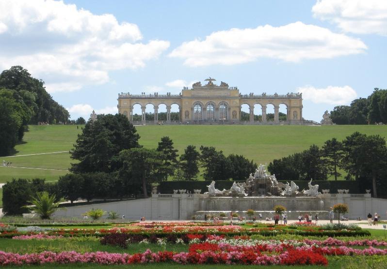 Vídeňský kongres - nádherné a rozsáhlé zahrady, Gloriette, zoologická zahrada, labyrint, palmový dům, pouštní dům a muzeum kočárů -