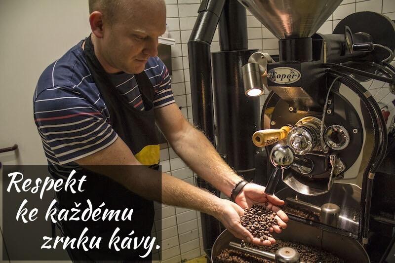 FARMA NA DLANI Coffeespot Nekompromisní kvalita výběrové kávy přivezené z plantáží celého světa. Pojďme se podívat do rodinné pražírny kávy Cofeespot.