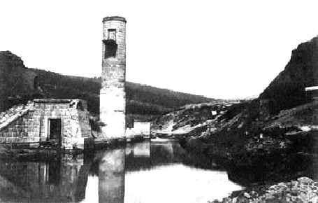 Protržená přehrada 1913 intenzivní deště poškození rozestavěného díla 1915 - přehrada na Bílé Desné dokončena sypaná hráz protrhla se 18. září 1916 (nádrži bylo 260 000 m 3 vody, max.