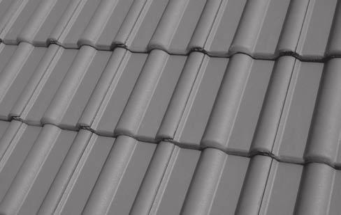 Dvouplášťová střecha větraná: střecha oddělující chráněné (vnitřní) prostředí od vnějšího dvěma střešními plášti. Mezi jednotlivými plášti je vzduchová vrstva napojená na vnější prostředí.