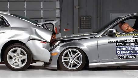 HAVÁRIE VOZIDLA ZÁZNAM HAVÁRIE Měl váš řidič havárii? Je vážná? Potřebuje urychleně pomoc? Kde se to stalo? Jak jel rychle? Telefonoval během jízdy v době havárie?