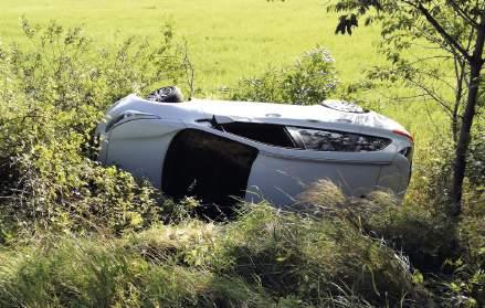 1 2 SITUACE NĚKOLIK VTEŘIN PŘED NEHODOU A BEZPROSTŘEDNĚ PO NÍ Vozidlo jede rychle. Následuje intenzivní brzdění zakončené smykem. CRASH SENZOR V KAŽDÉ JEDNOTCE BYLA HAVÁRIE VÁŽNÁ?