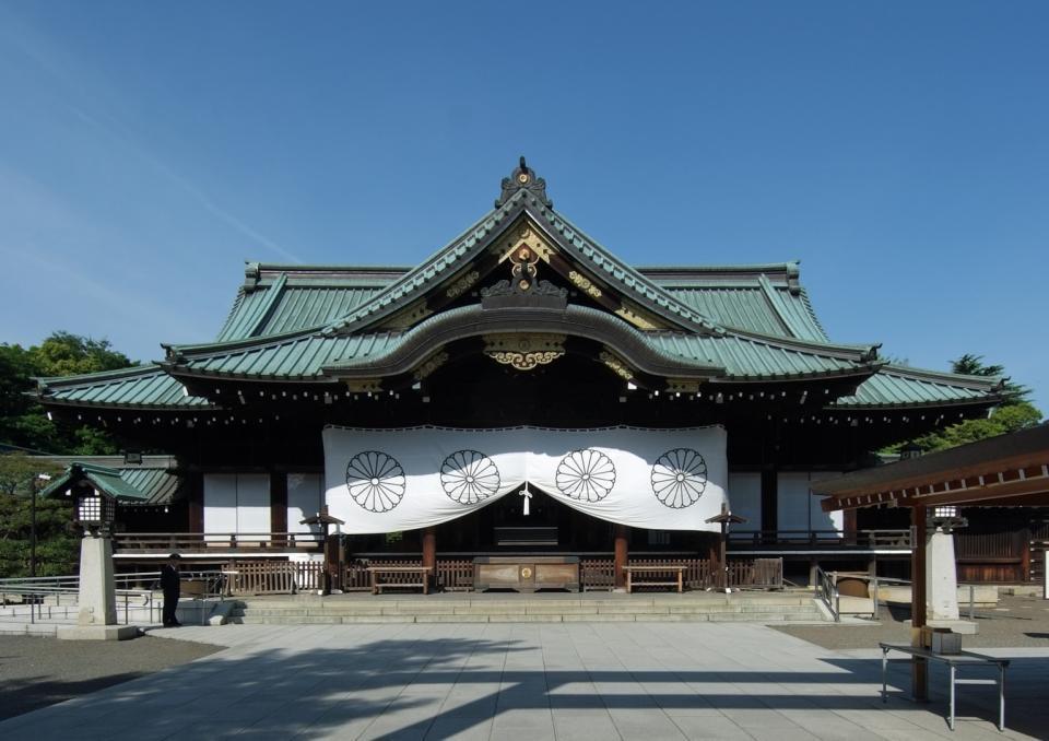 svatyně Jasukuni Jasukuni - zasvěcena vojákům i civilistům, kteří zemřeli v boji za japonského císaře / na jejím seznamu je bezmála dva a půl miliónů