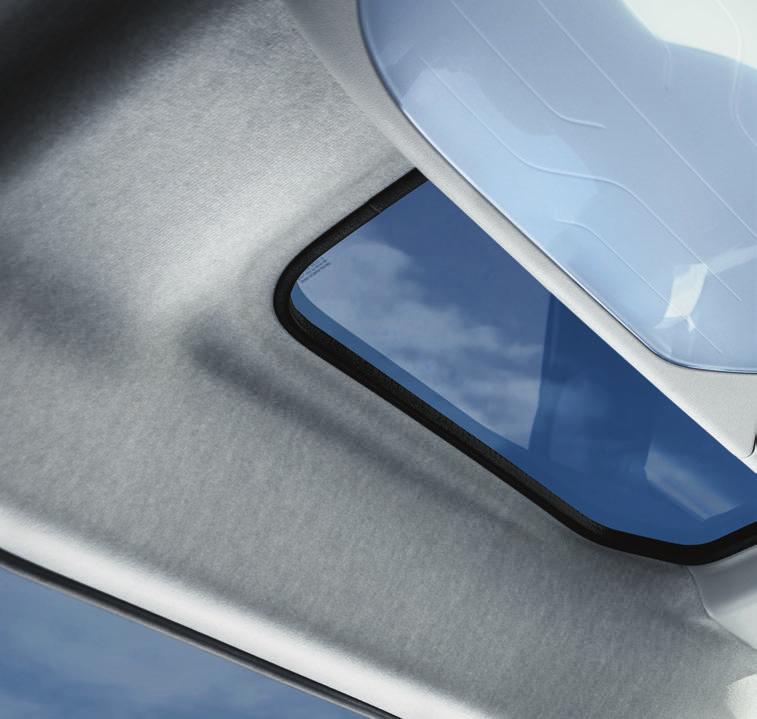 STŘECHA ZÉNITH, POD ŠIRÝM NEBEM Originální design střechy Zénith* se čtyřmi prosklenými průzory otevírá cestujícím pohled na nebe a prosvětluje interiér vozu.
