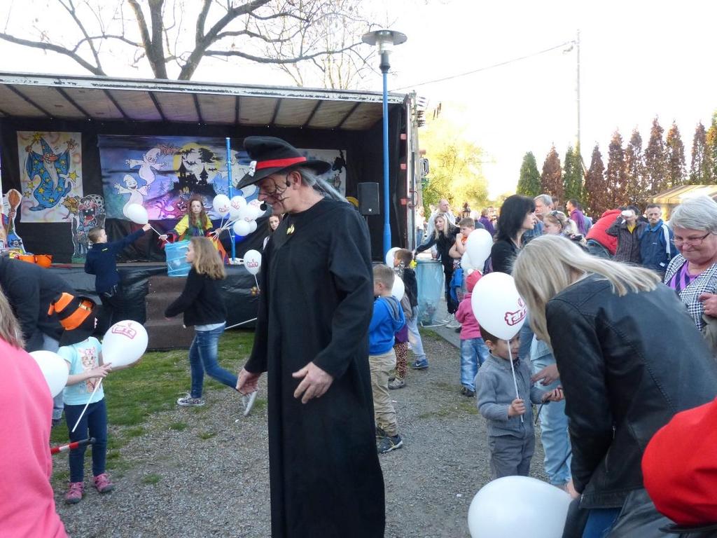 Z tradičního pálení čarodějnic na hřišti TJ Ludgeřovice Konala se v poslední dubnový podvečer, ten letos padnul na sobotu a byl nádherný teplý slunečný jarní den.