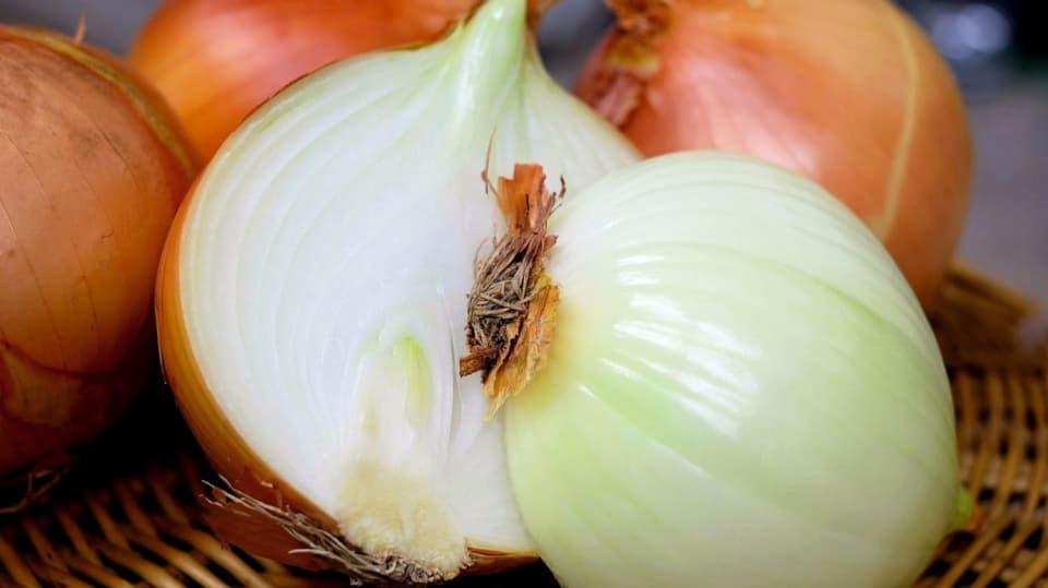 Cibule kuchyňská Cibule kuchyňská patří k jedněm z nejstarších tradičních přírodních léků. Římané si ji prý vozili s sebou při vojenských taženích.