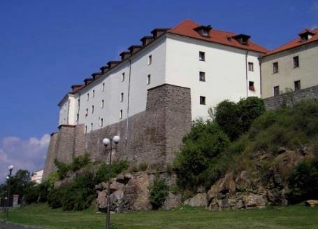 Kadaň získala statut svobodného královského města kolem roku 1259. Vrcholného rozkvětu zaznamenala Kadaň jako středověké město za vlády císaře Karla IV.