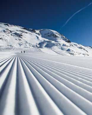 Ukažte své triky ve snowparku. Nad mraky se pořád něco děje. Sezóna pro snowboardisty a freeskiery začíná v říjnu a trvá až do června.