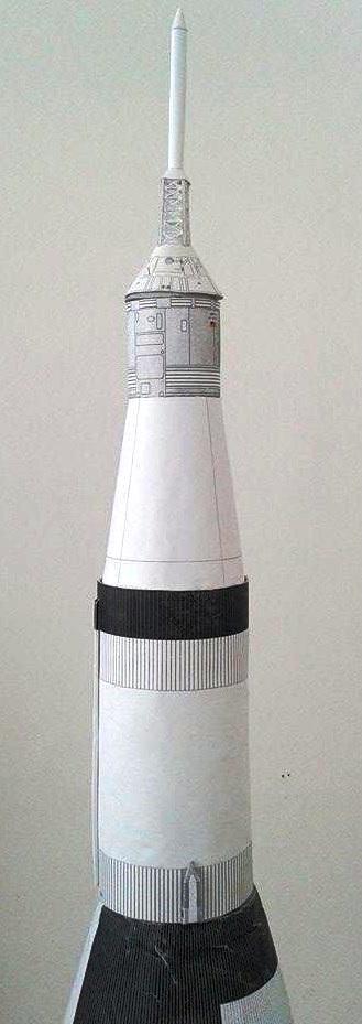 PŘÍLOHA 4: MODEL RAKETY SATURN V