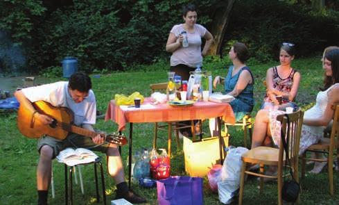 oddělení. Uskutečnili jsme první letní setkání s dobrovolníky, které proběhlo v Kateřinské zahradě.
