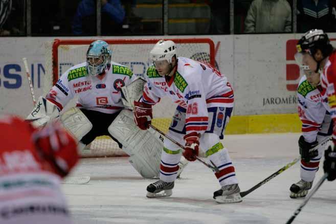 v přímém souboji doma v exibičním zápase o třídu porazili legendární Duklu Jihlava 10:1!! Do Play-off ze druhého místa, což vyústilo v souboj s Opavou.