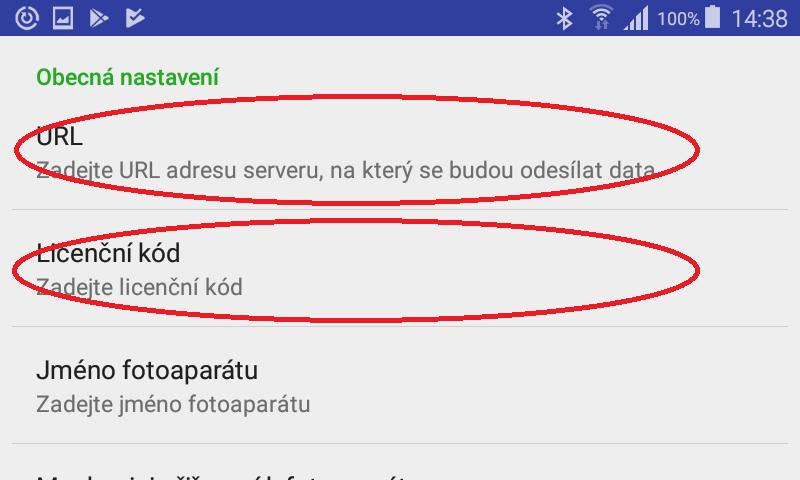 Z menu vyberte položku Nastavení. Před prací s aplikací je nutné nakonfigurovat tyto dvě položky URL a Licenční kód (viz obrázek).