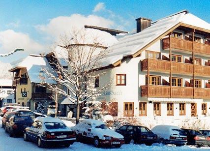 Rakousko Dachstein-West Gosau Gasthof KIRCHENWIRT*** POLOHA: tradiční hotel stojí vedle kostela a 500 metrů od centra Gosau, uprostřed lyžařského regionu Dachstein West.