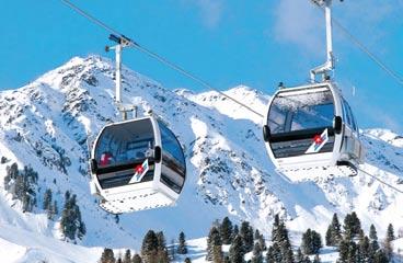 Lyžařský areál Kronplatz / Plan de Corones cca 9 km a lyžařský areál Speikboden cca 7 km. Vodní, saunový a relaxační komplex Cascade v Campo Tures cca 6 km. POKOJE: 2-4 lůžkové pokoje, vlastní soc.