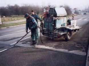 povrchu ruční bruskou ošetření trhliny