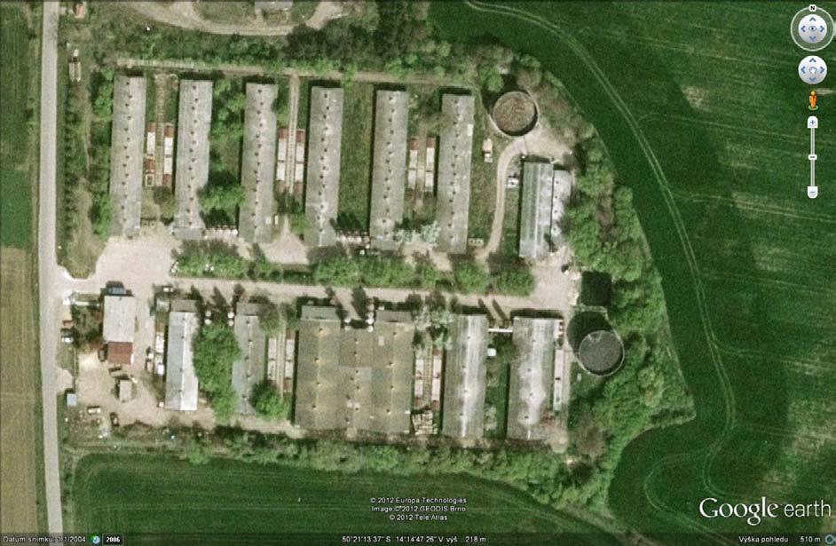 Ventilační výdechy na střeše hal Obrázek: 3 Detail satelitního snímku provozovny se zobrazením ventilačních výdechů Zdroj obrázku: Google Earth Sumarizací všech ventilačních šachet bylo zjištěno, že