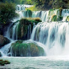 Katedrála sv. Jakuba v Šibeniku 3 Turistické sdružení města Šibenik Fausta Vrančića 18, 22000 Šibenik Tel.: +385 (0)22 212 075 E-mail: tz-sibenik@si.