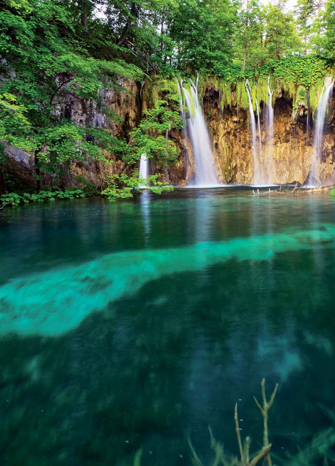 42 Plitvice 2 7 PO STOPÁCH PRAMENŮ PŘÍRODY LICKÁ STOPA Z Karlovace se vydejte vstříc zážitkům u pramenů přírody.