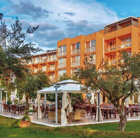 Další služby hotelu: restaurace, kavárna, restaurace a la carte, aperitiv bar, snack-bar u bazénu, prodejna novin a suvenýrů, kadeřnictví, TV místnost, venkovní bazén, bazén pro děti, vnitřní bazén,