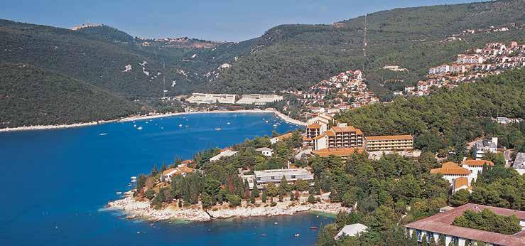 Labin 5 km > Rabac Chorvatsko istrie Hotel ALLEGRO 3* Poloha: v blízkosti centra města Rabac, v piniovém háji. Pláž: oblázková a skalnatá, vhodná také pro děti.