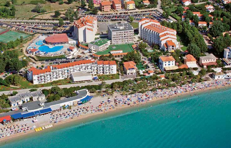 Baška Chorvatsko Kvarner Hotel CORINTHIA 3* Poloha: hotel se skládá ze 3 spojených budov, v blízkosti moře, kde se nachází 2 km oblázková pláž, cca 300 m od centra města Baška.