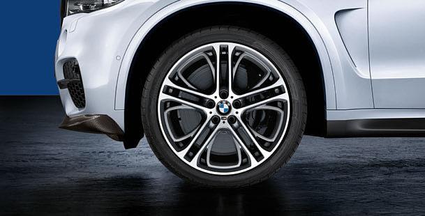 K dispozici z kvalitního karbonu (BMW X5) a v leskle černém provedení (BMW X6).